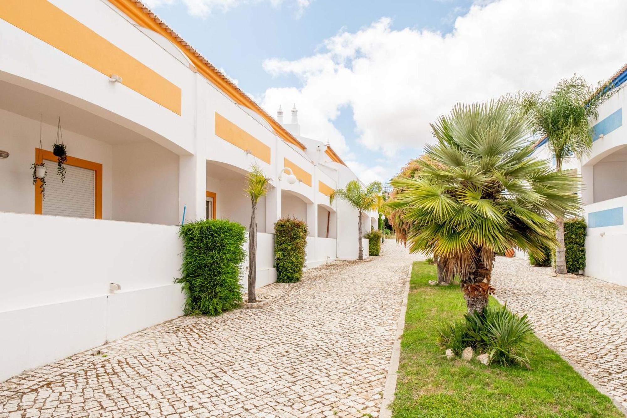 Oasis Beach Apartments Luz エクステリア 写真